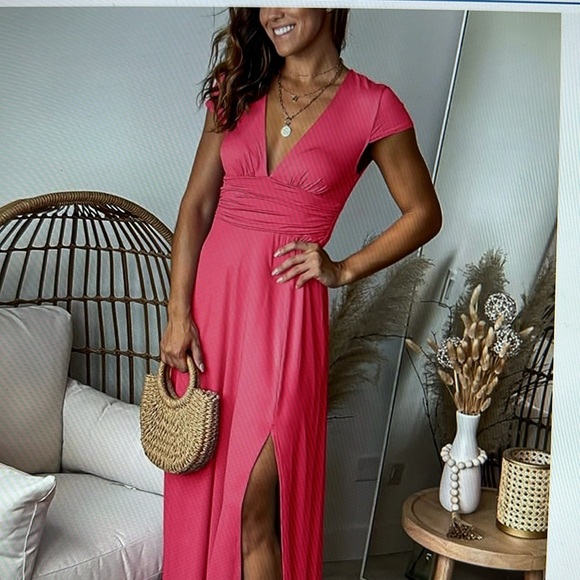 💖 Viral Pink Maxi Dress – Deep V Neck, Short Sleeve, High Slit Flowy Dress - Picture 3 of 5